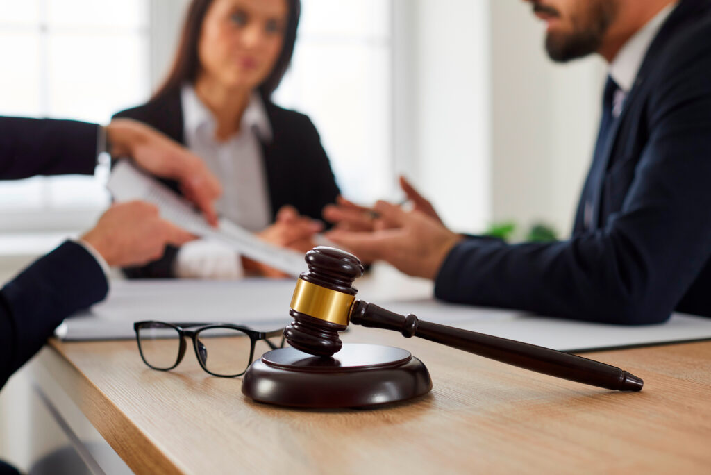 Oficina de abogados trabajando